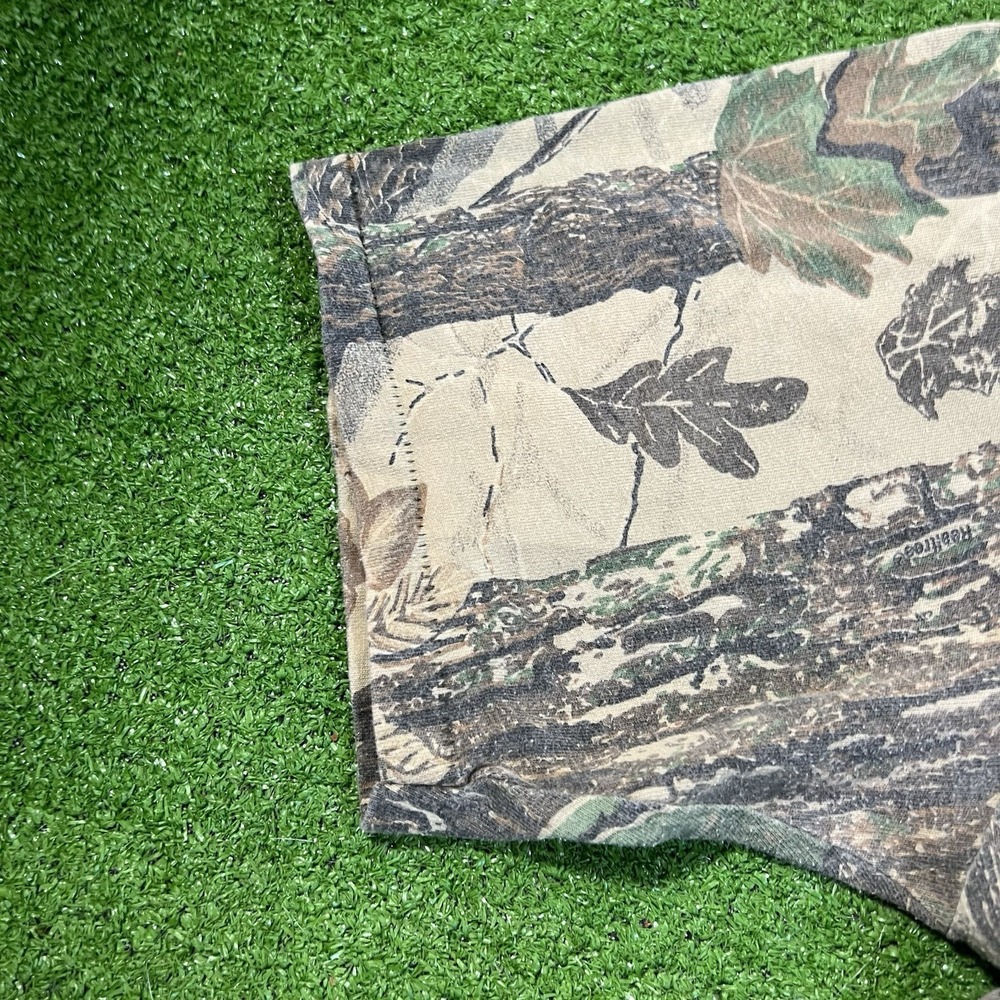 Vintage Single Stitch Hooters Shirt XL Camo 90s USA made "Big Game Hunter" - Picture 4 of 7